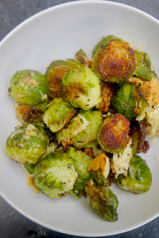 crispy brussels sprouts with garlic, pepper & pecorino