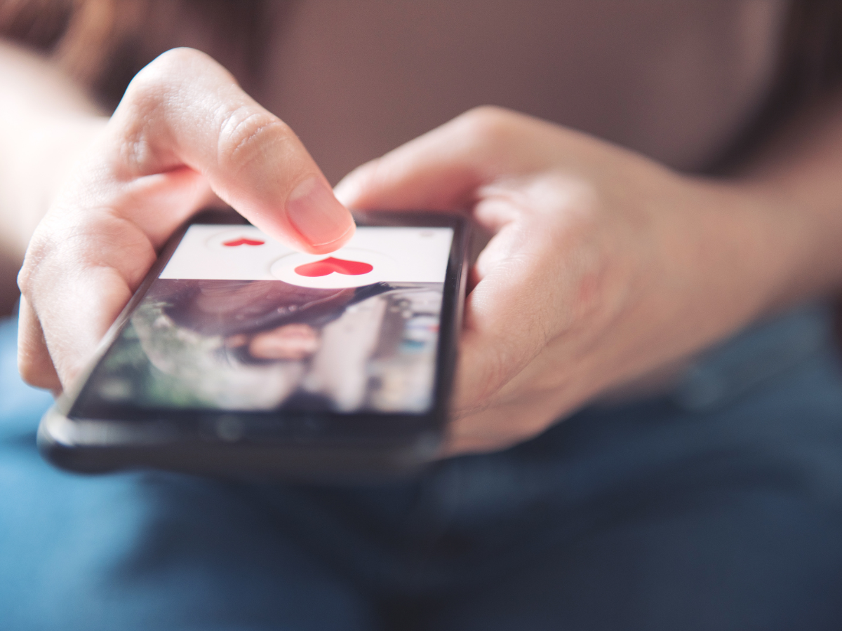 Savvy Talks: What Not to Say When Texting on Dating Apps – Savvy Planet